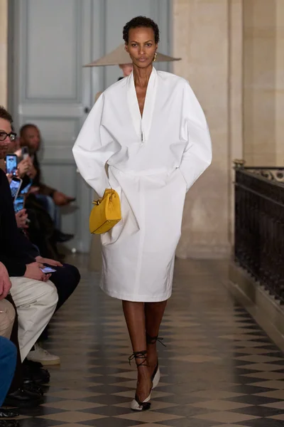 Look 8